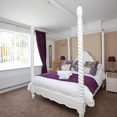 לינה וארוחת בוקר Penwinnick House 3*